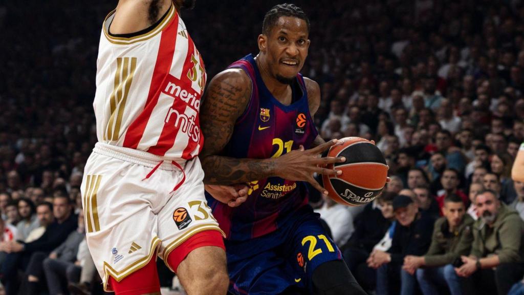 Will Clyburn trata de avanzar hacia la canasta en el Estrella Roja-Barça de basket de la Euroliga