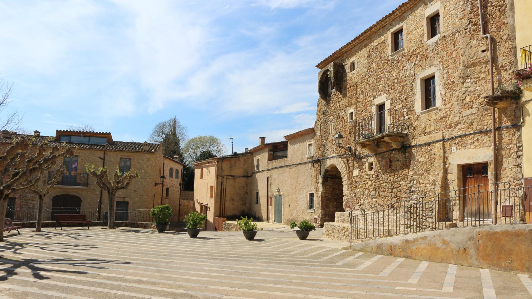 El pueblo de Girona de menos de 180 habitantes y un castillo que engaña, Torrent