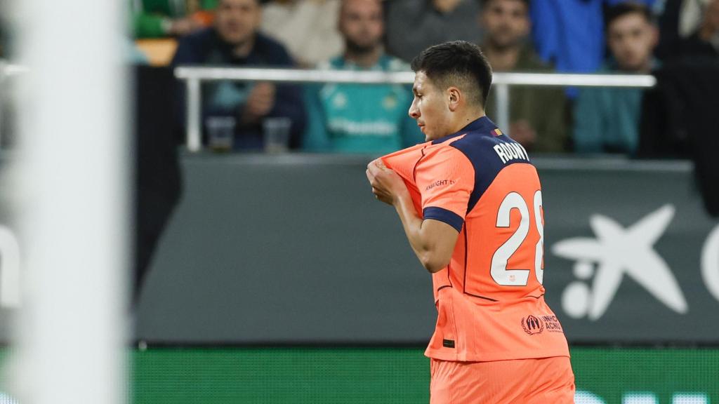 Roony Bardghji celebra su gol en el Betis-Barça de la Liga