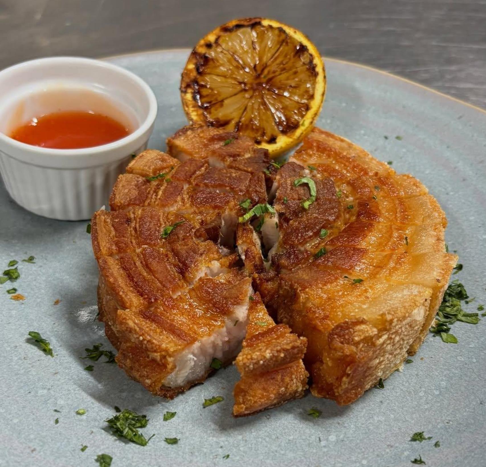 Un plato servido en el restaurante de cocina brasileña La Rica Barcelona