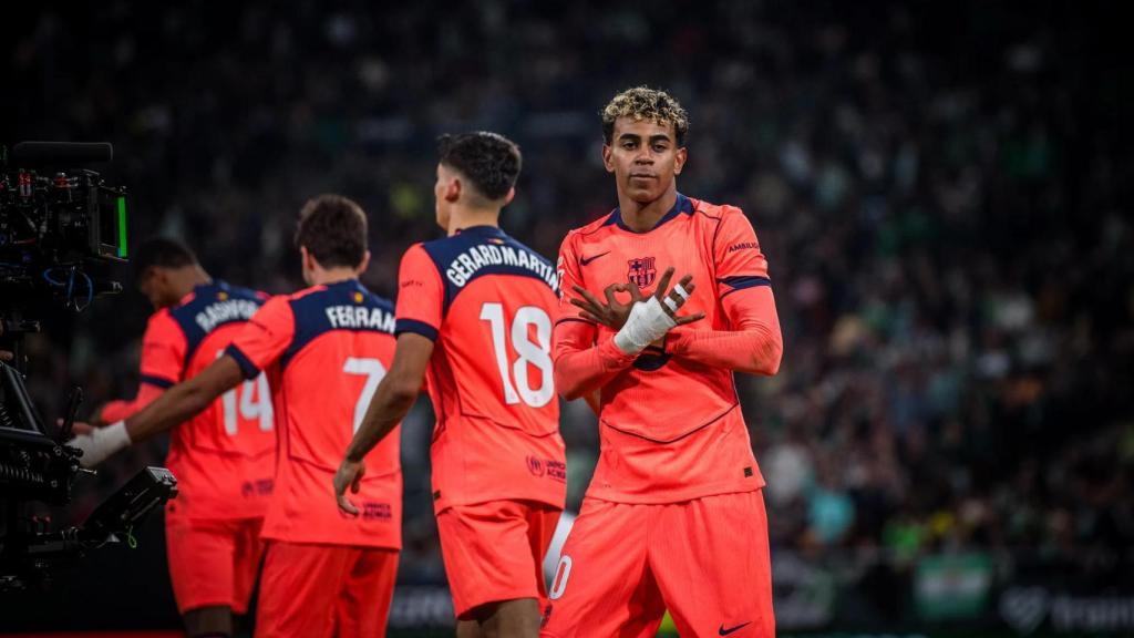 Lamine Yamal celebra su gol ante el Betis con el ya famoso '304'