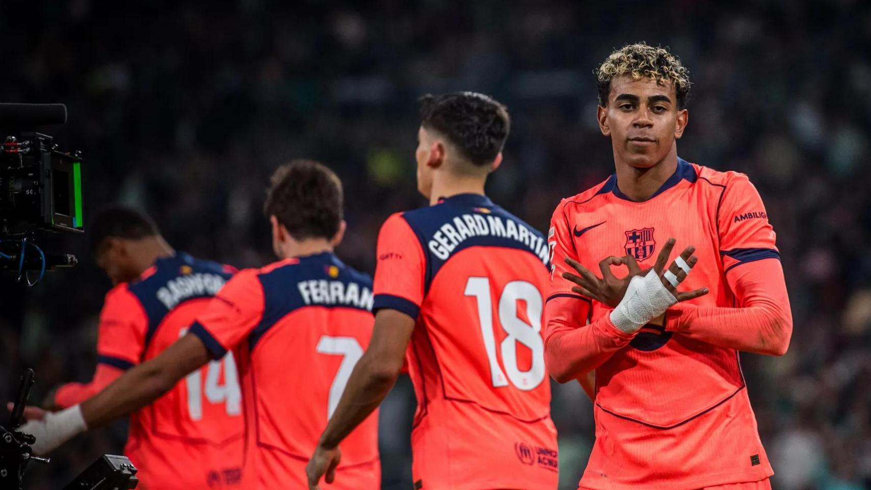Lamine Yamal celebra su gol ante el Betis con el ya famoso '304'
