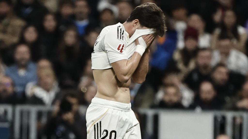 Fran García es lamenta després de la seva expulsió al Reial Madrid-Celta de Vigo