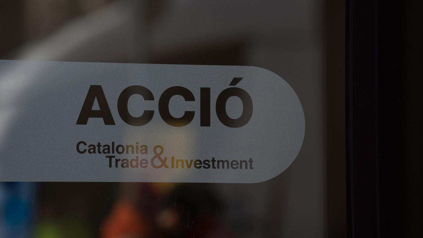 Detalle del acceso a la sede de Acció / EP