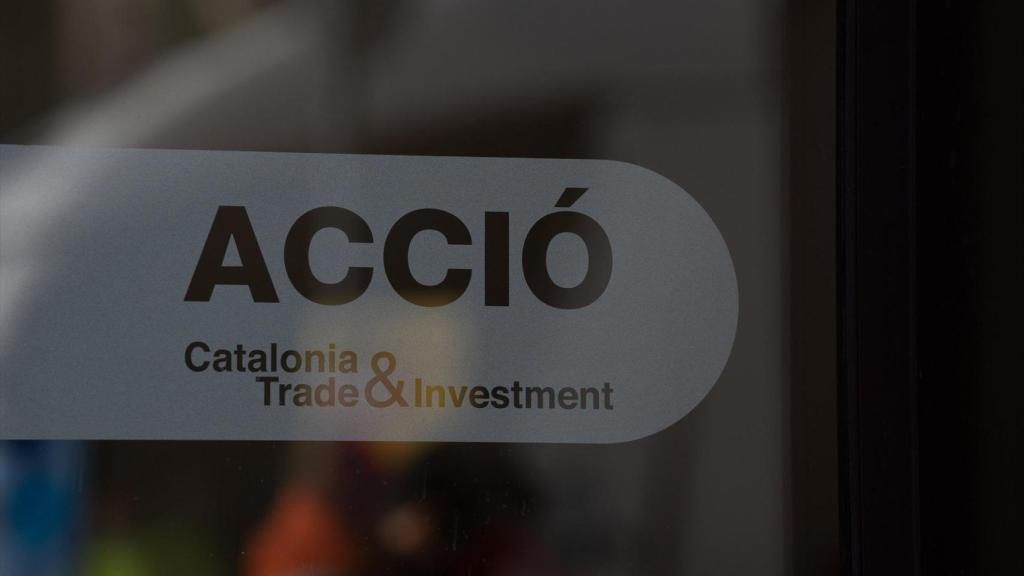 Detalle del acceso a la sede de Acció / EP