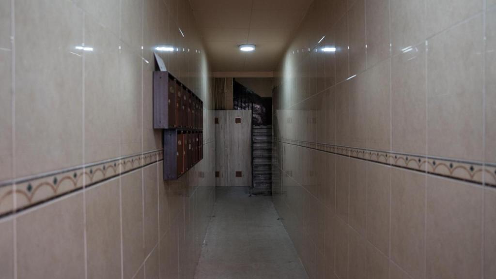 Interior del portal número 45 de la calle Santa Eulalia