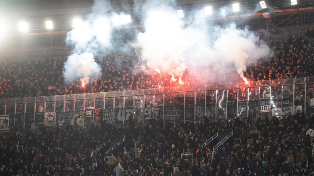 Aficionats alemanys encenen bengales