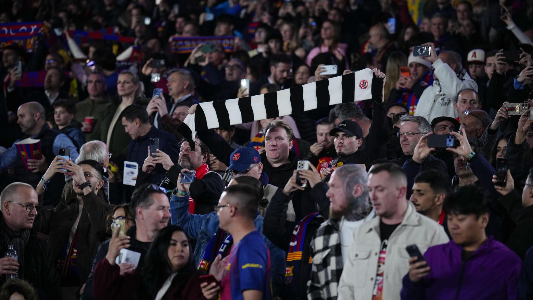 La grada del Camp Nou en el Barça-Eintracht de la Champions League