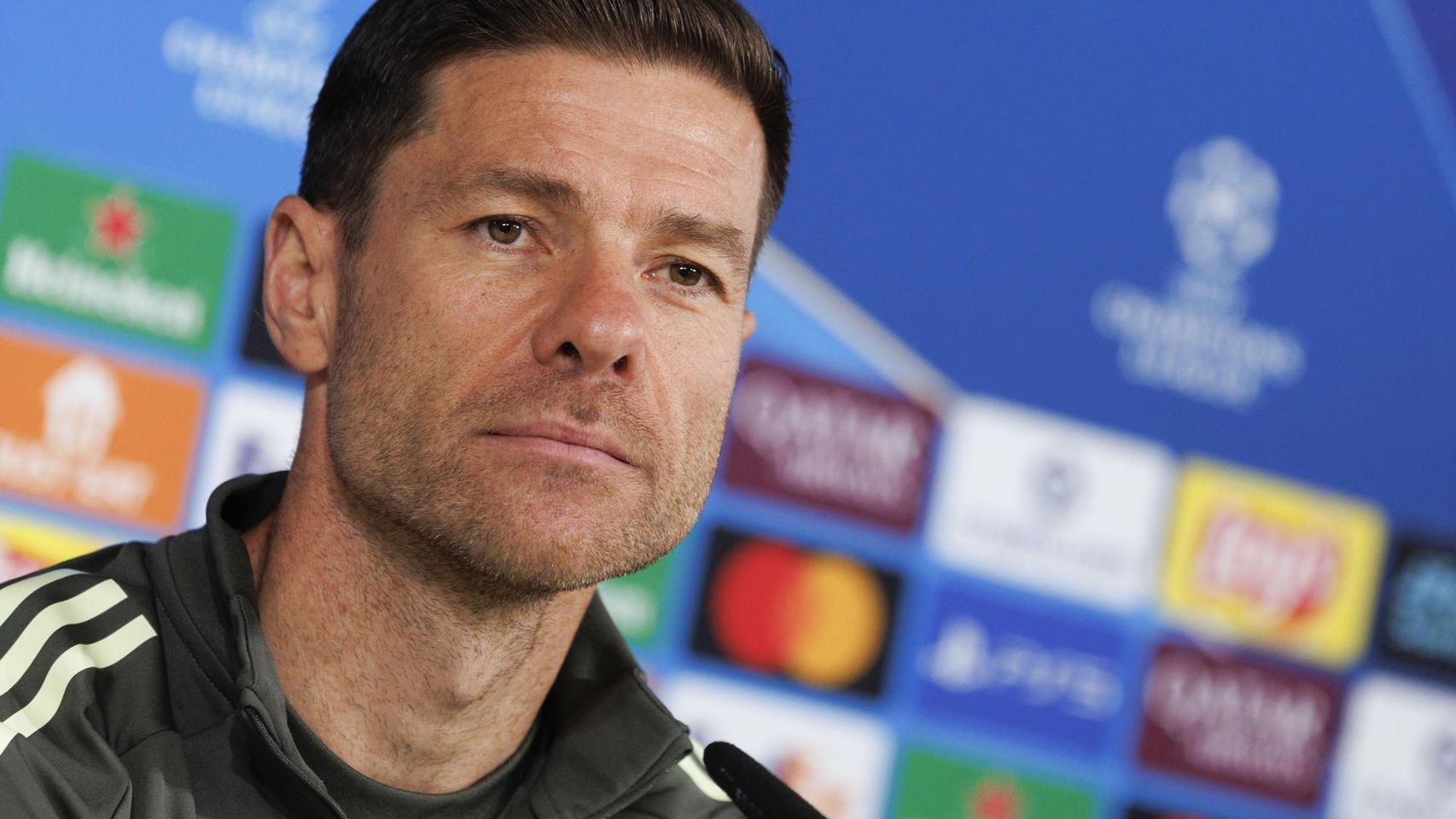 El vestuario del Real Madrid se borra: Xabi Alonso se queda solo ante ...