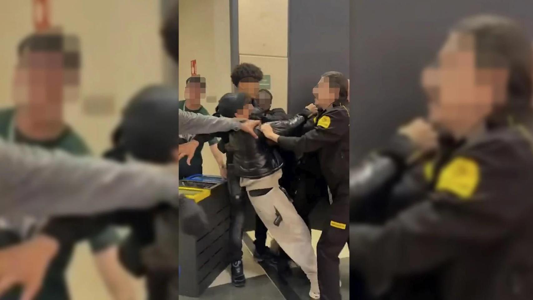 Captura de pantalla del vídeo en el que se observa el momento del conflicto