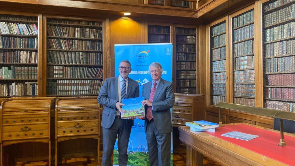 El conseller de Empresa, Miquel Sàmper; y el presidente de Port Aventura, Arturo Mas-Sardá