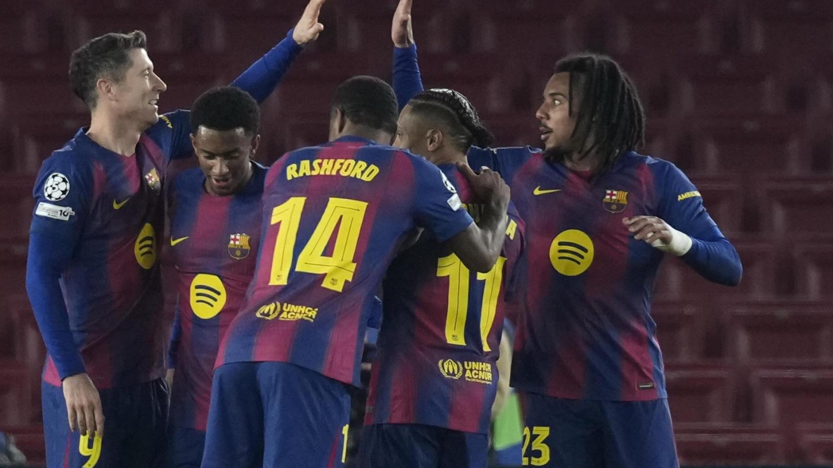 Los jugadores del Barça celebran un gol de Koundé al Eintracht