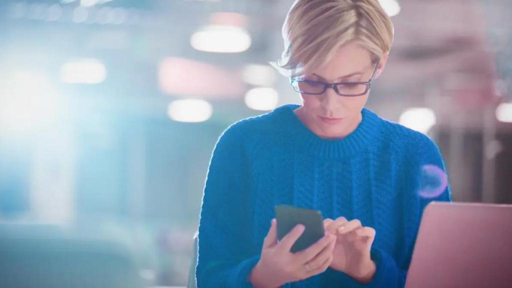 Usuaria de telefonía móvil