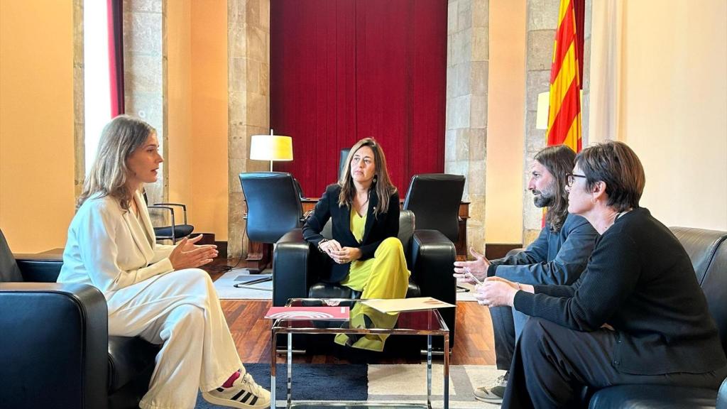 La líder de los Comuns, Jéssica Albiach; la consellera de Educación, Esther Niubó; el portavoz de ERC Jordi Albert, y la diputada también republicana Irene Aragonès