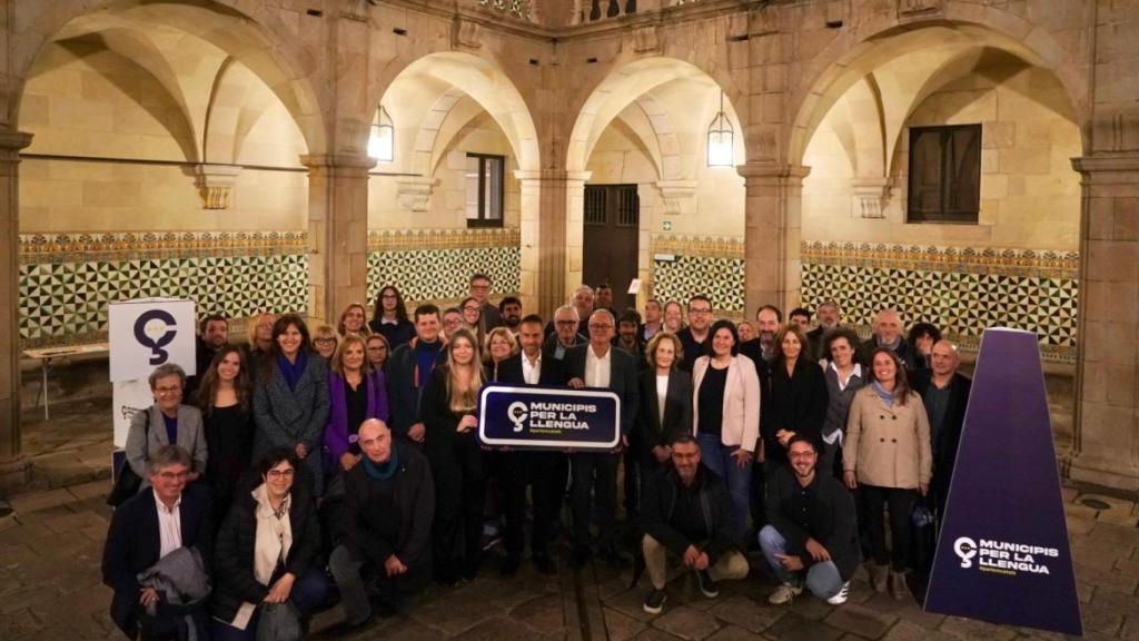 Alcaldes y altos cargos de la Associació de Municipis per la Independència