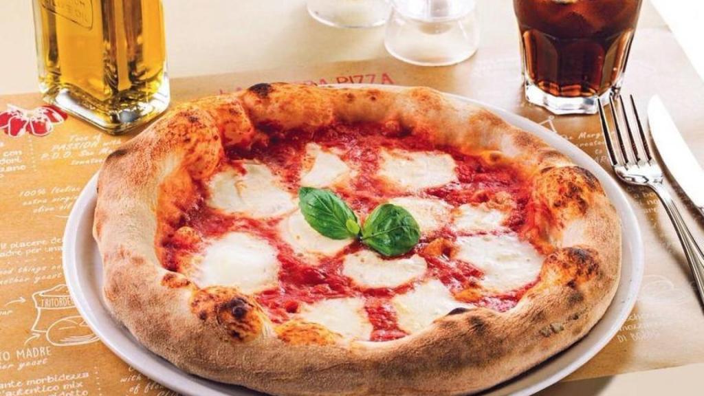 Una pizza al forn de llenya del restaurant Pummid'Oro