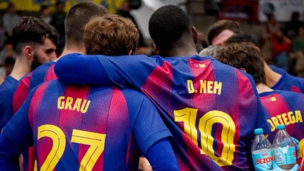 Dika Mem i Pol Grau celebren una victòria del Barça d'handbol a la Lliga Asobal (1)