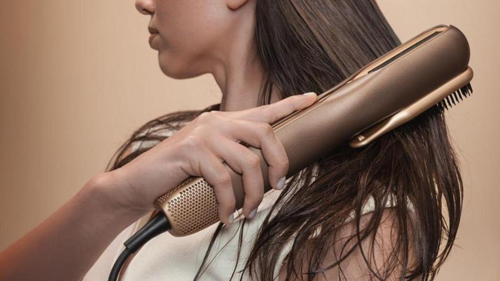 La plancha secador de Cecotec que recomiendan estilistas porque no daña tu cabello está rebajadísima