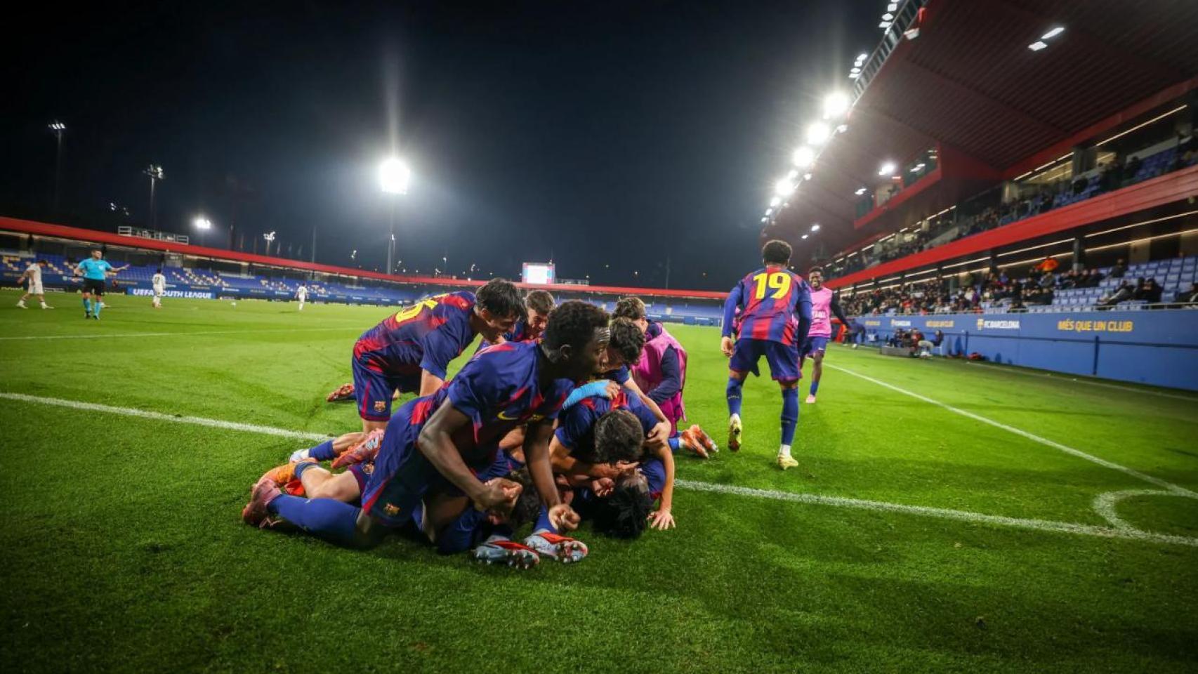 El Juvenil A del Barça celebra pletórico la remontada en la Youth League contra el Eintracht de Frankfurt