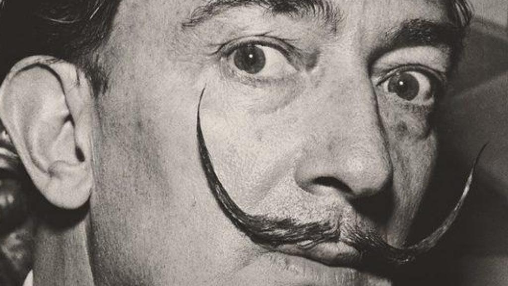 El rostro de Dalí, reflejado en la portada del libro 'Picasso y yo'