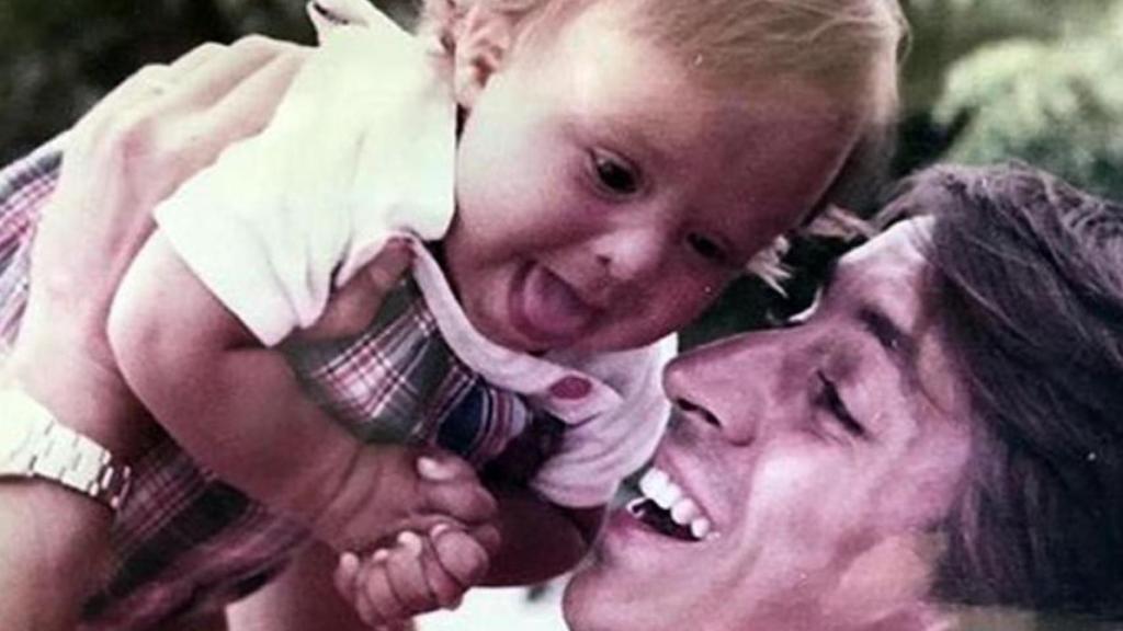 Gabriel Masfurroll, junto a su hijo Alex