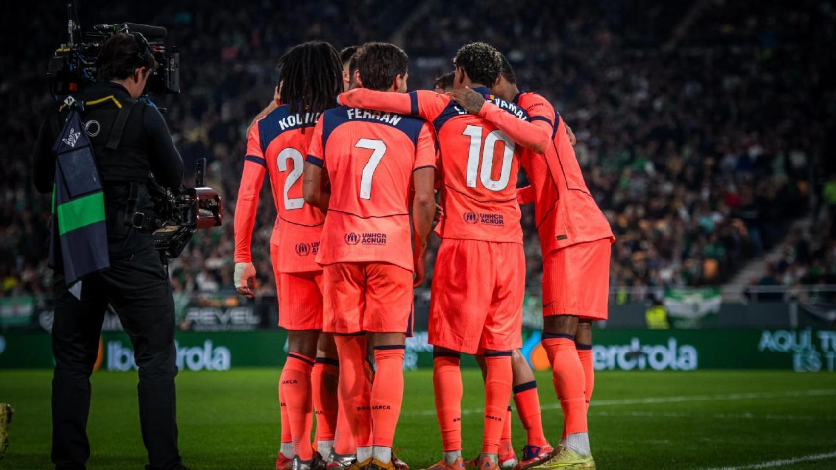 Los jugadores del Barça celebran un gol en la victoria contra el Osasuna