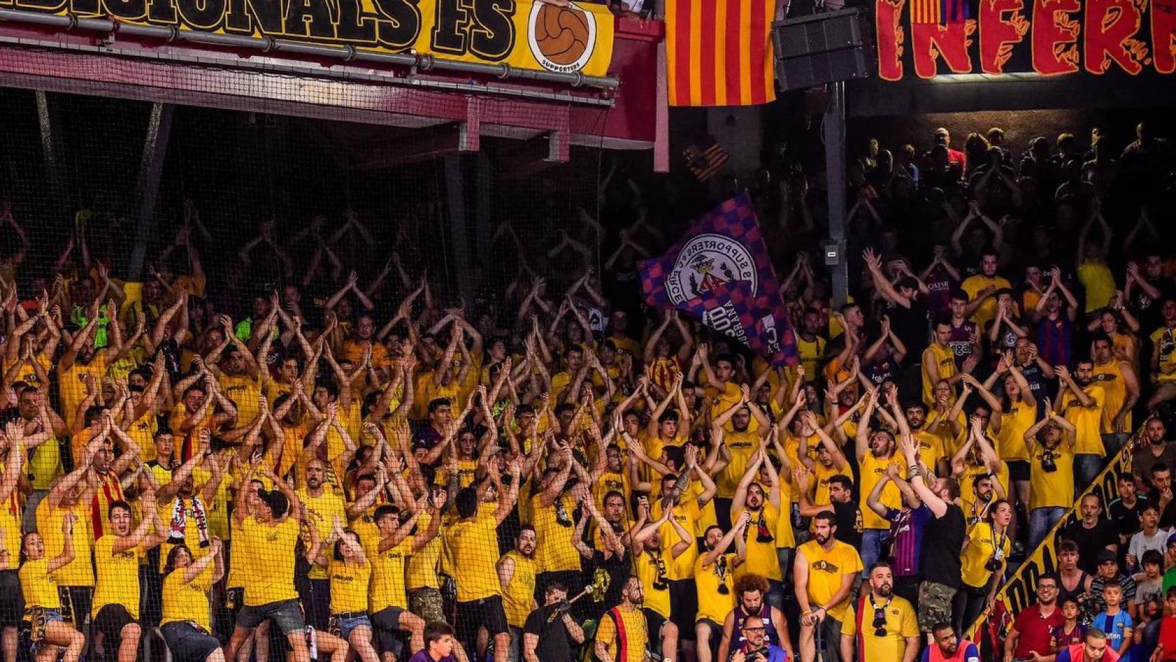 Campaña solidaria de los Dracs en el Palau Blaugrana con niños y niñas que han sufrido violencia machista