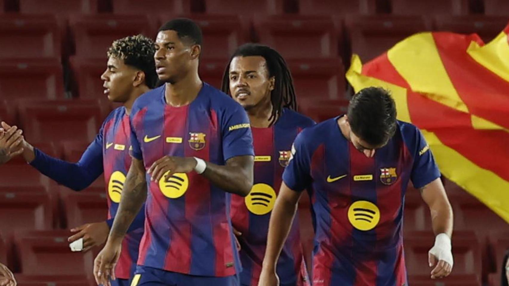 Los jugadores del Barça celebran un gol de Raphinha a Osasuna