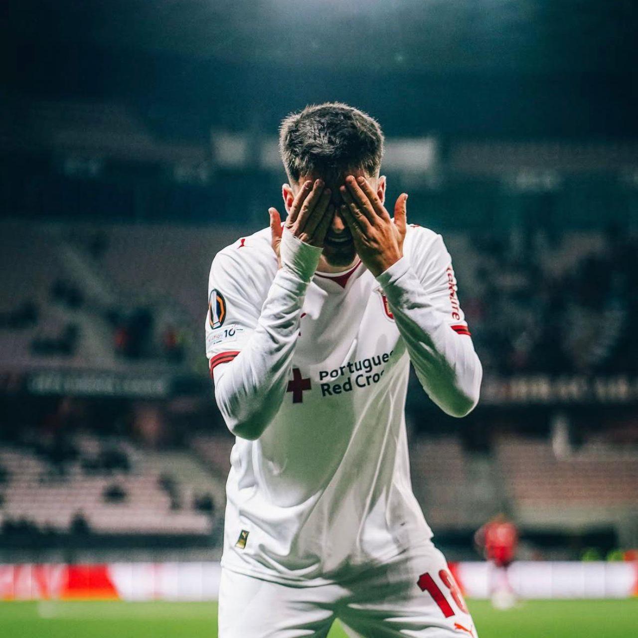 Pau Víctor celebra un gol con el SC Braga en la Europa League