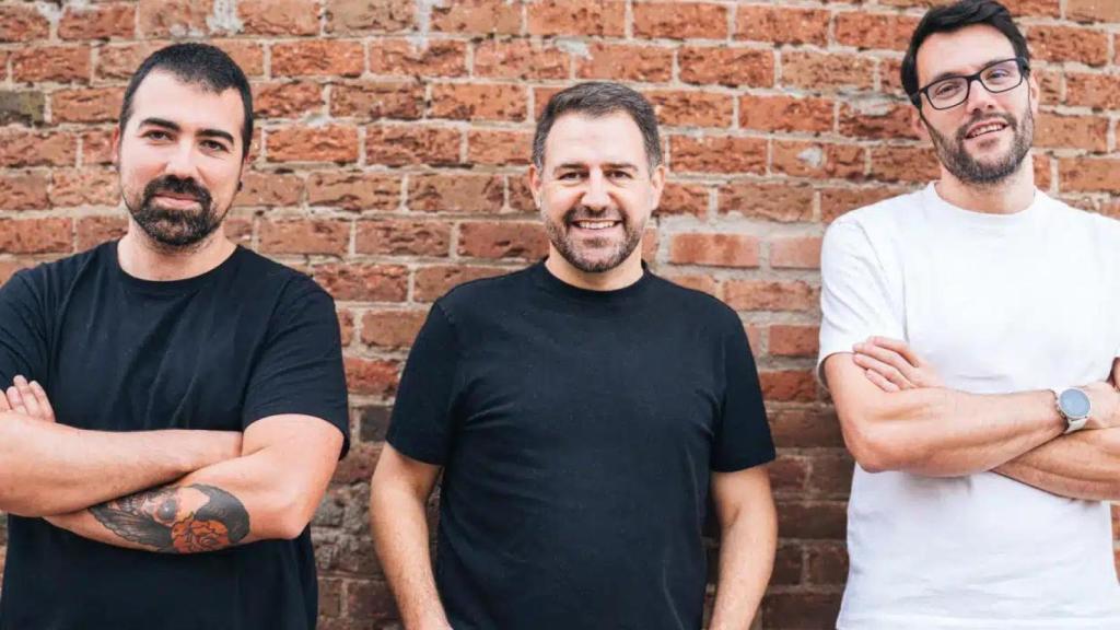 Los tres socios de Maite.ai, con Alejando Castellanos, CEO, en el medio