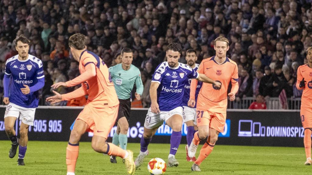 Frenkie de Jong durante el Guadalajara-Barça