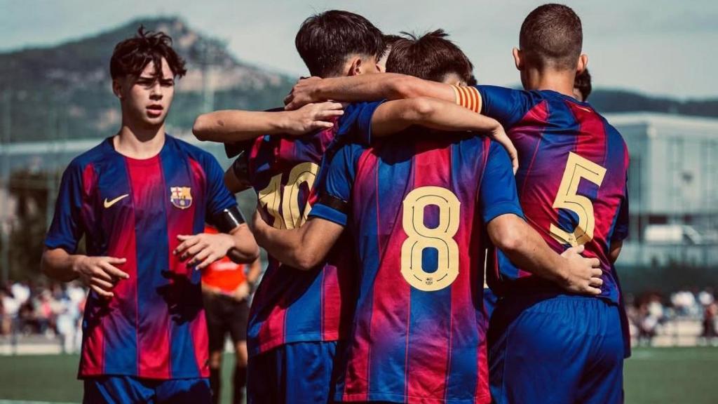 El cadete A del Barça celebra un gol