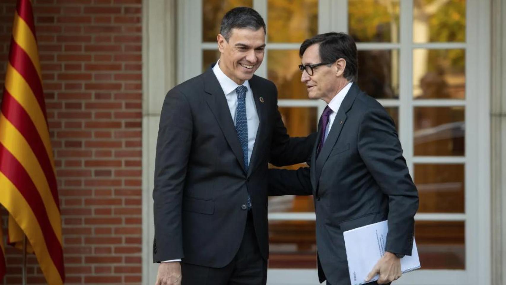Pedro Sánchez y Salvador Illa, en el Palacio de La Moncloa.