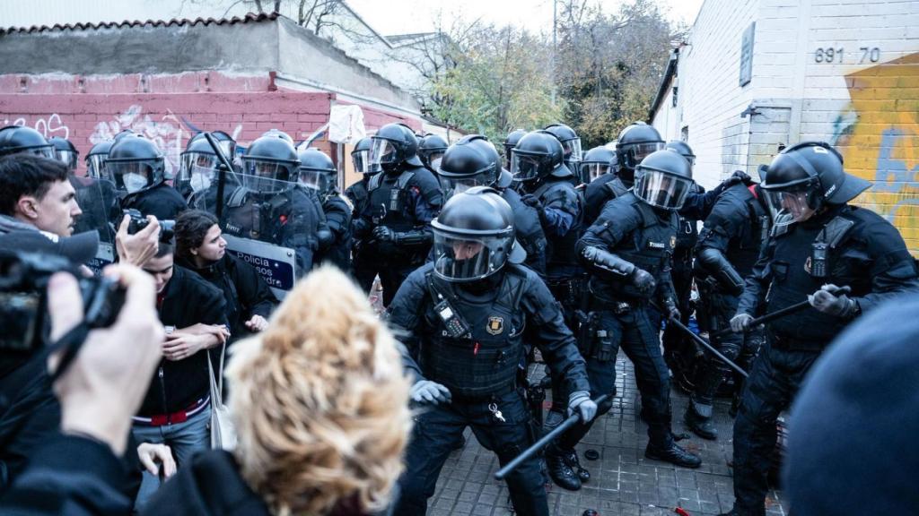 Desallotjament del B9 a Badalona durant aquest matí