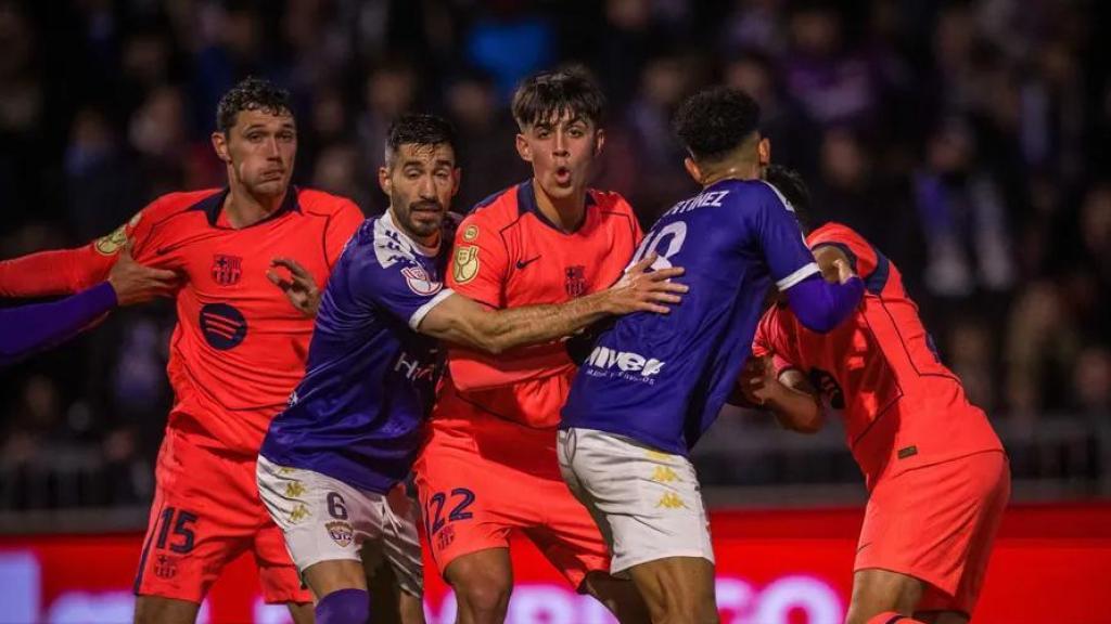 Andreas Christensen y Marc Bernal en el Guadalajara-Barça de la Copa del Rey