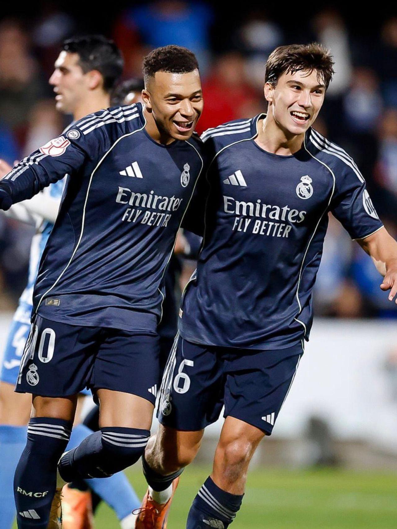 Kylian Mbappé y Gonzalo García en el CF Talavera-Real Madrid