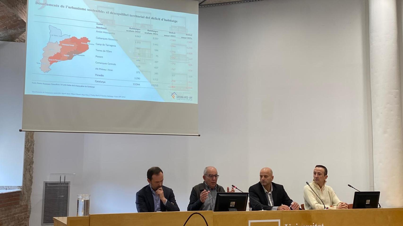 Josep Maria Raya, director de la Càtedra APCE-UPF; Xavier Vilajoana, presidente de APCE Cataluña; y los economistas Miquel Morell y Agustí Jover