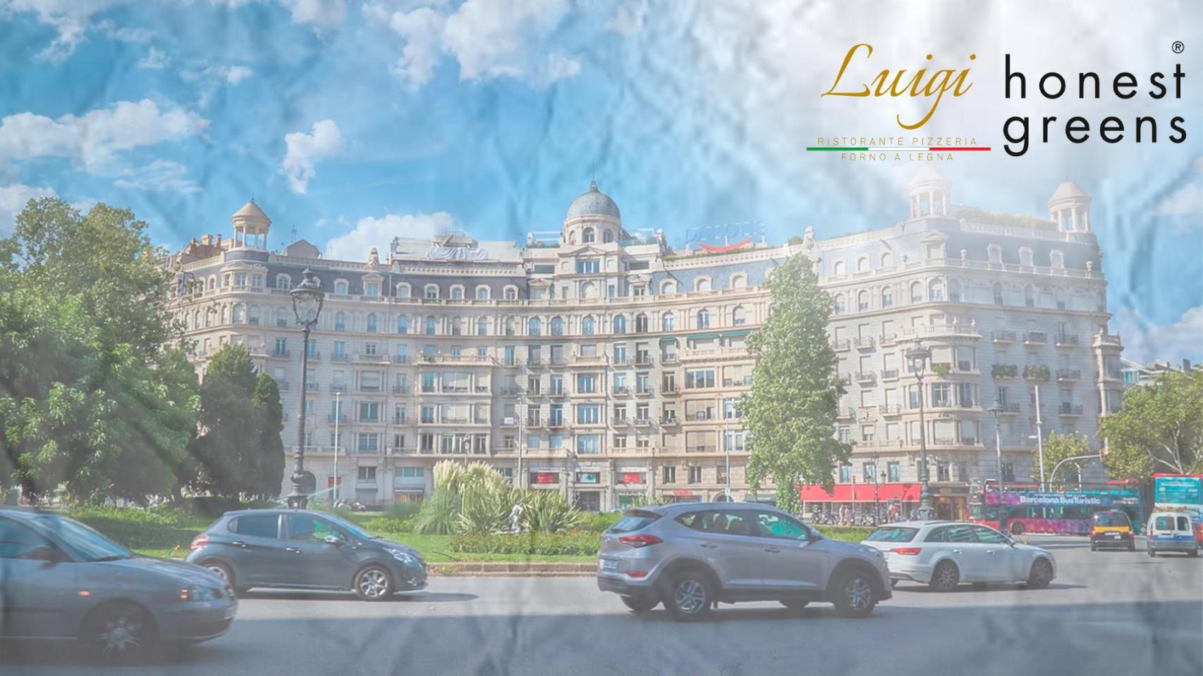 Imagen de la plaza Francesc Macià con los logos de Luigi y Honest Greens