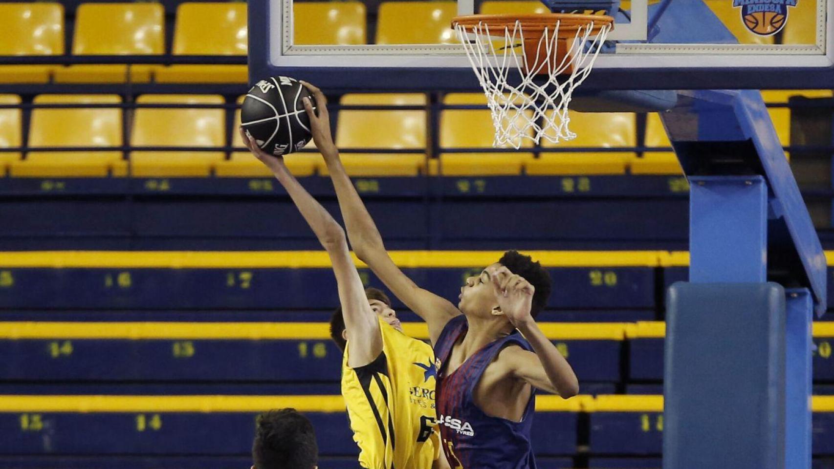 Victor Wembanyama en la Minicopa Endesa de 2018 con el Barça de basket