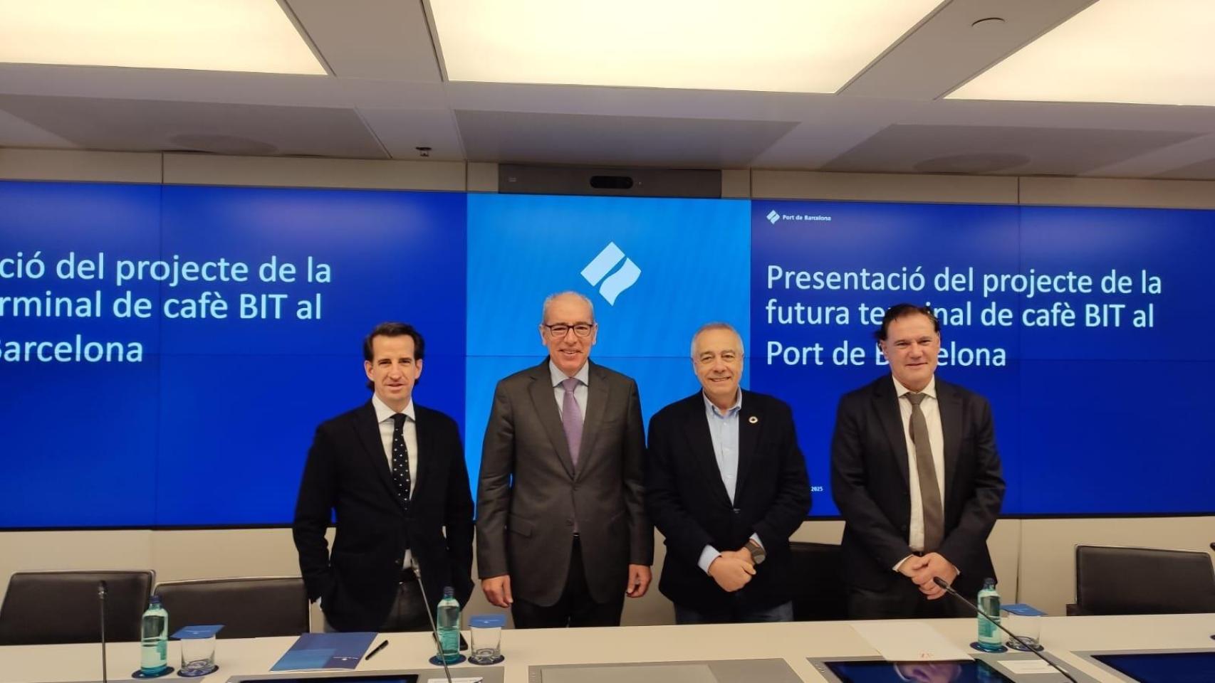 Elpresidente del Puerto de Barcelona, José Alberto Carbonell; el delegado especial del Estado en el CZFB, Pere Navarro; el ceo del Grupo Masiques, José Miguel Masiques; y el director de Barcelona International Terminal (BIT), Marc Tauste.