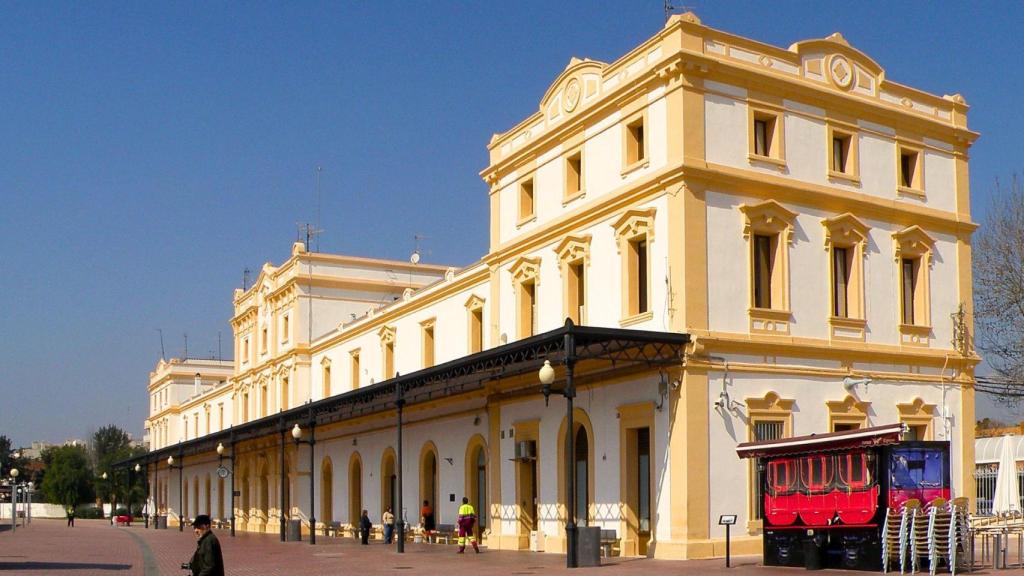 La estación de tren modernista de Vilanona i la Geltrú (Barcelona)