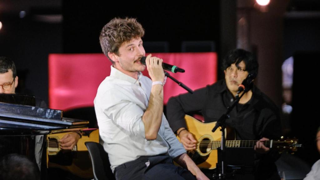 Miki Núñez cantando en la gala