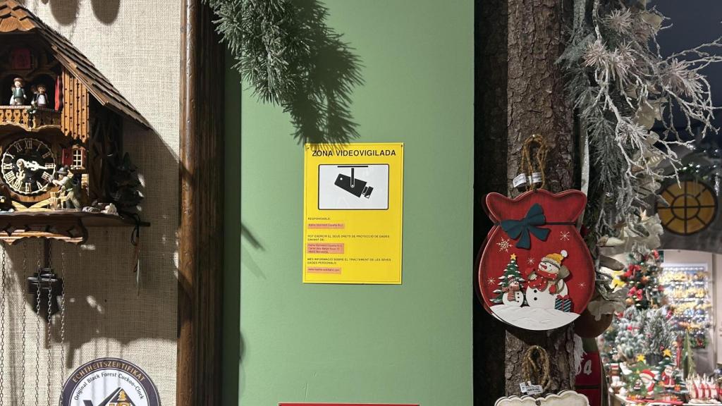 Cartell que anuncia que Käthe Wohlfahrt és una zona de videovigilància