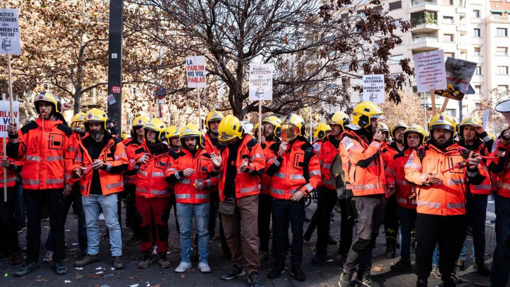 La manifestación de la asociación Bombers Precaris en Lluita en Barcelona
