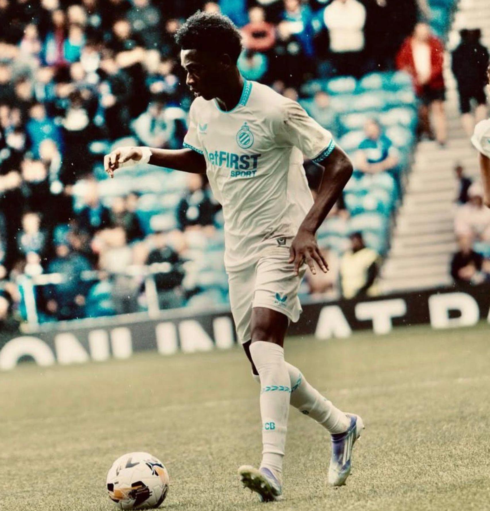 Jesses Bisiwu con el Brujas