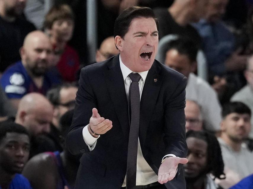 Xavi Pascual reacciona con vehemencia en el Barça de basket-Baskonia de la Euroliga