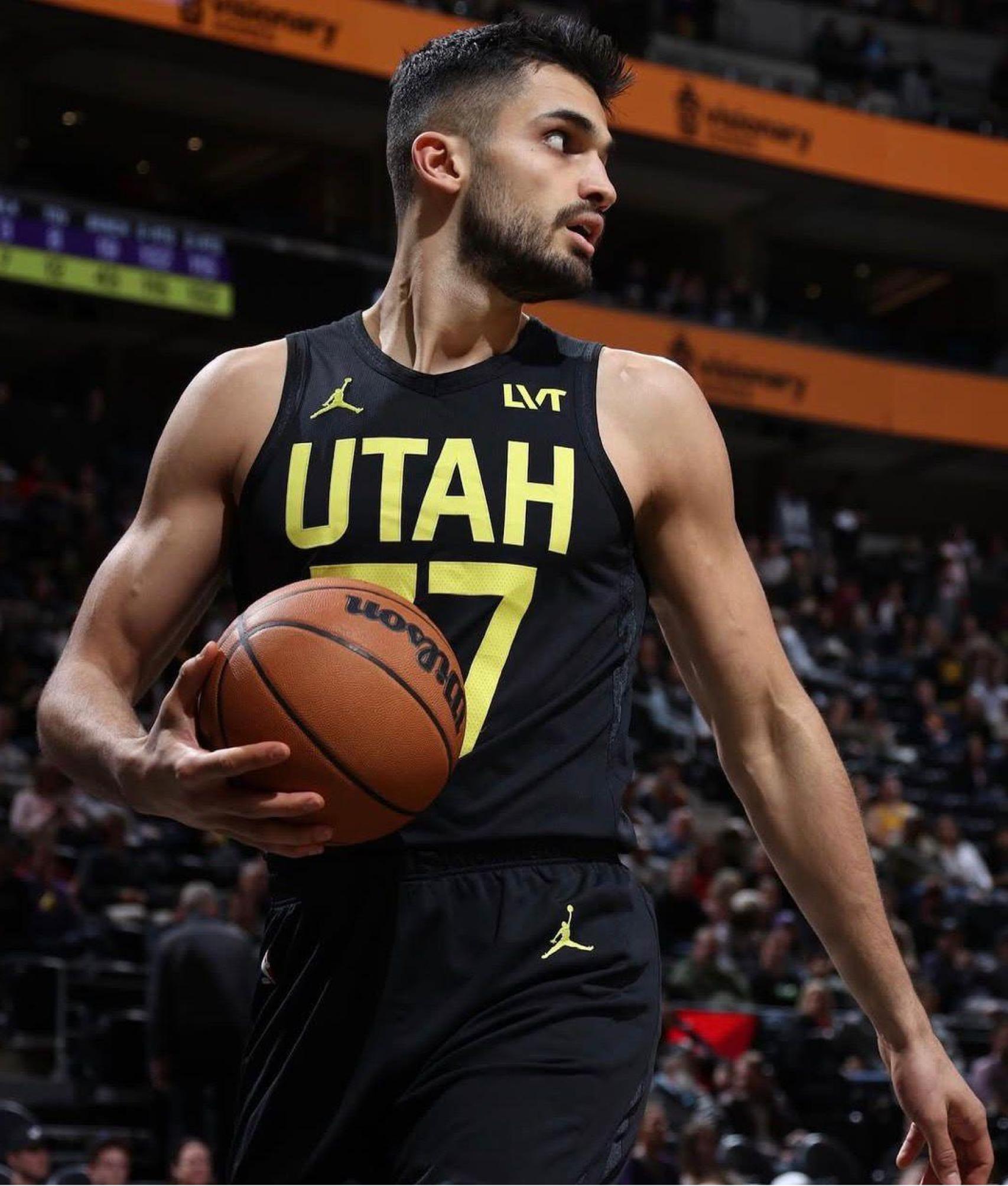 Omer Yurtseven als Utah Jazz de la NBA
