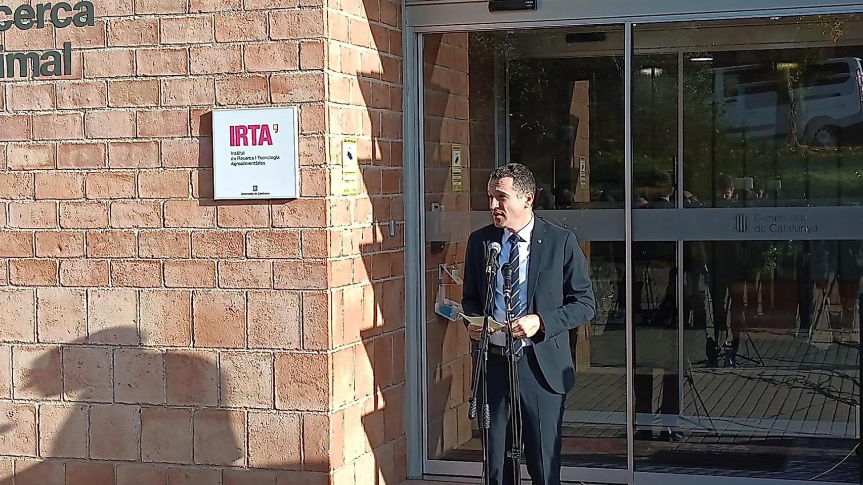 Òscar Ordeig, ante las instalaciones del IRTA