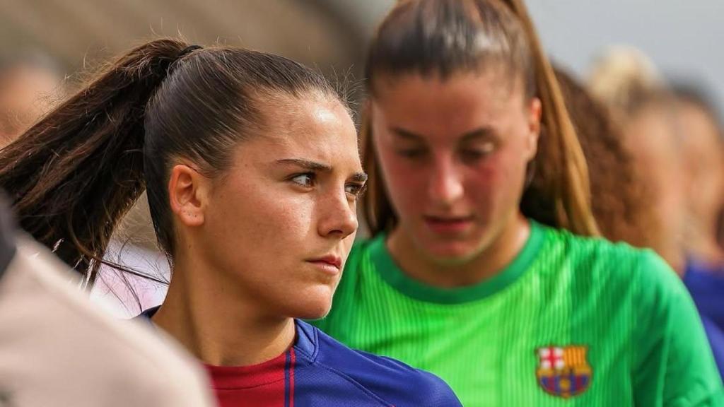 Adriana Ranera, amb el braçalet de capitana, en un partit del filial del Barça Femení