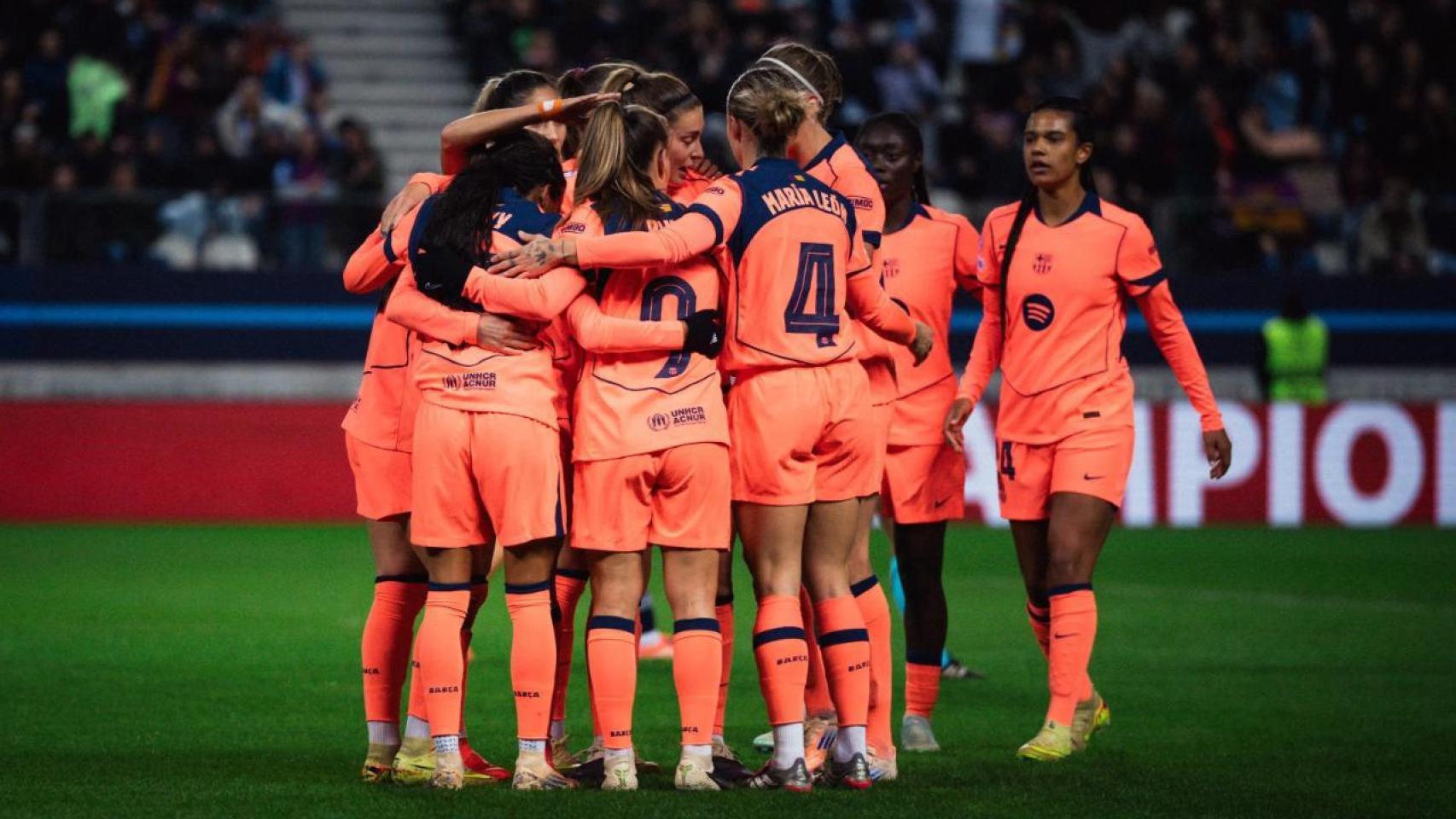 Las jugadoras del Barça Femenino celebran un gol contra el Paris FC en la Champions